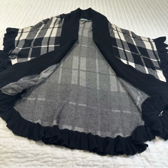 Joseph A. Preppy Women's Black and Cream Plaid Cardigan Sweater - Picture 8 of 10